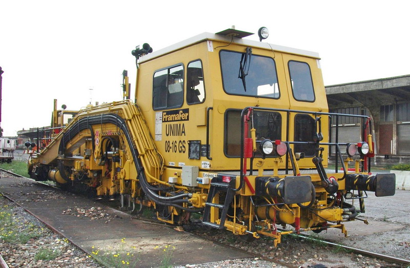 99 87 9 222 012-6 (2013-09-22 gare de Saint Quentin) Unima 08-16 GS - SNCF-AM ex 7.412 (18).jpg