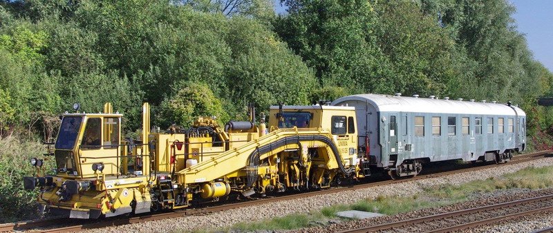 99 87 9 222 012-6 (2014-10-03 Pont de Bray à Jussy 02) Unima 08-16 GS - SNCF-AM ex 7.412 (2).jpg