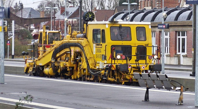 99 87 9 222 012-6 (2015-01-29 gare de Tergnier) Unima 08-16 GS - SNCF-AM ex 7.412 (8).jpg