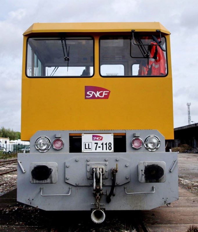 99 87 9 285 218-3 (2014-10-2014 gare de Saint Quentin) DU 84 C 7.118 SNCF-LL (3).jpg