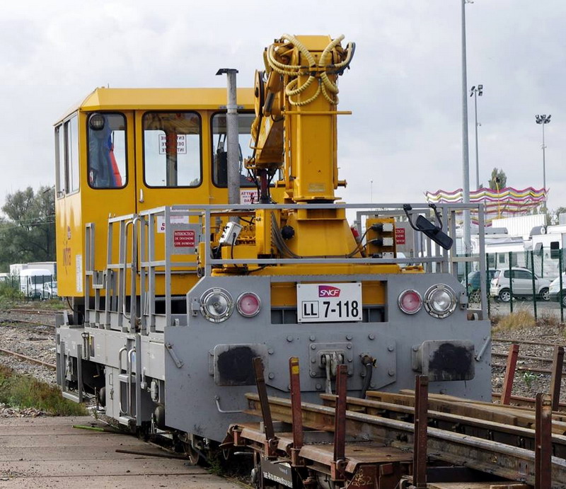 99 87 9 285 218-3 (2014-10-2014 gare de Saint Quentin) DU 84 C 7.118 SNCF-LL (9).jpg