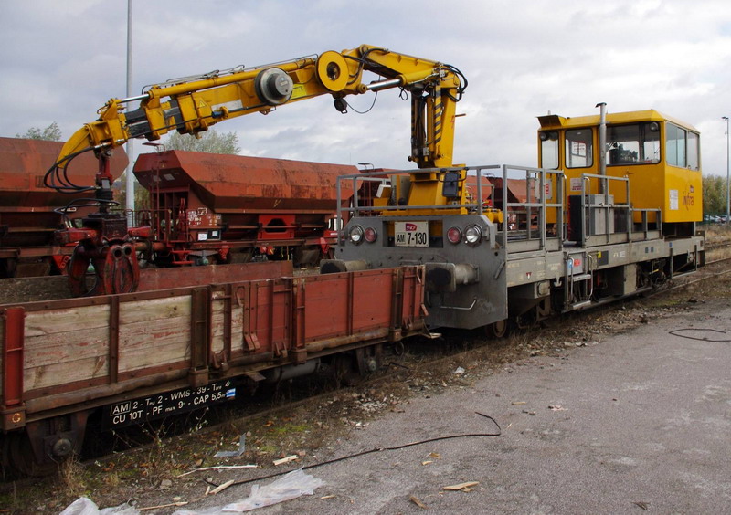 99 87 9 285 230-8 (2012-11-26 gare de St Quentin 02) DU 84 C AM 7.130 (1).jpg