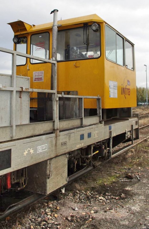 99 87 9 285 230-8 (2012-11-26 gare de St Quentin 02) DU 84 C AM 7.130 (14).jpg