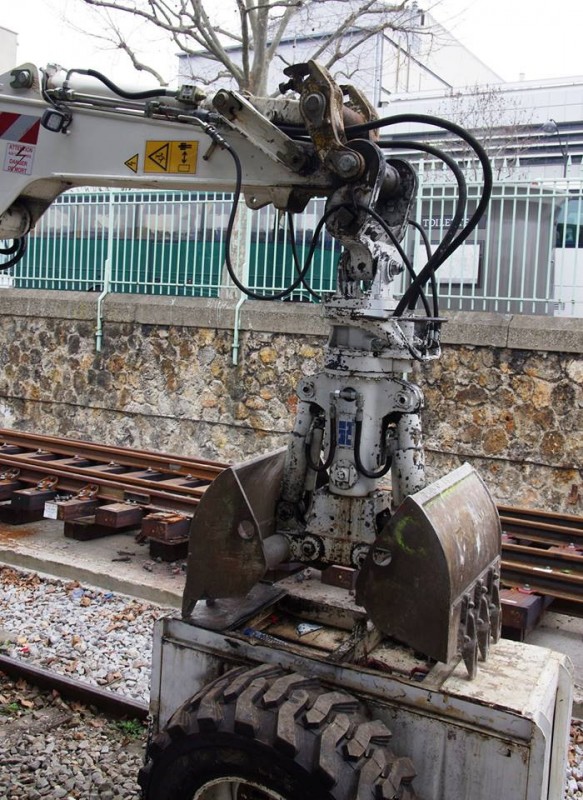 ATLAS 1404-9 ZW (2015-10-22 gare de Pars Est) Pichenot Bouillé n°8009 (5).jpg
