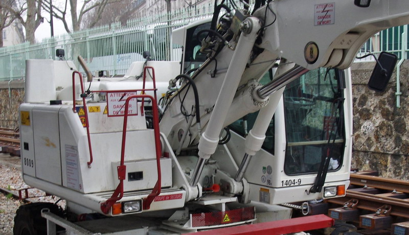 ATLAS 1404-9 ZW (2015-10-22 gare de Pars Est) Pichenot Bouillé n°8009 (8).jpg