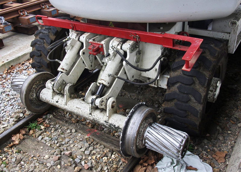 ATLAS 1404-9 ZW (2015-10-22 gare de Pars Est) Pichenot Bouillé n°8009 (11).jpg