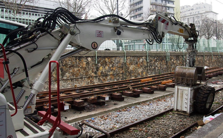 ATLAS 1404-9 ZW (2015-10-22 gare de Pars Est) Pichenot Bouillé n°8009 (15).jpg