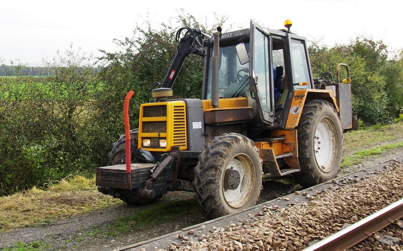 Renault Rousseau 12014 TX (2014-10-30 Barreau de Jussy 02) Débroussailleuse SNCF-AM Région Amiens Lorry n°6 (7).jpg