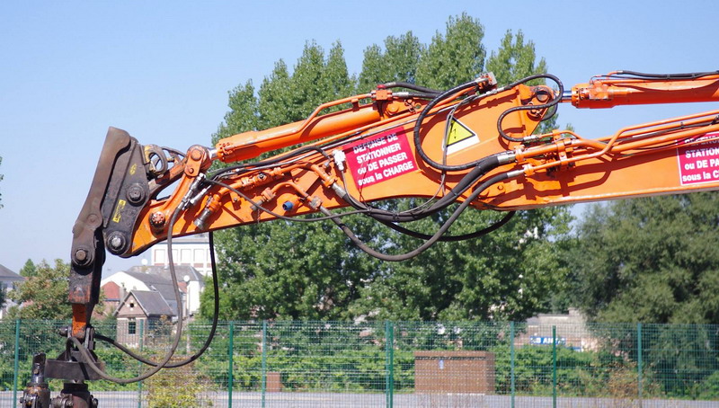 CASE 788  PRR (2013-09-04 Cour de la gare de St Quentin) Colas Rail n° F 6200036 (5).jpg