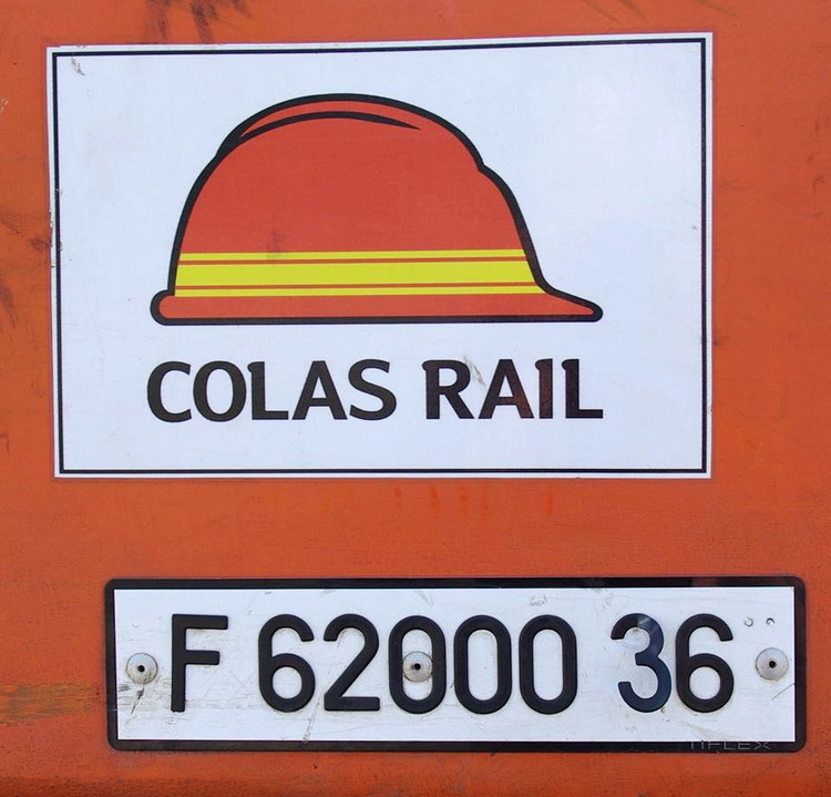 CASE 788  PRR (2013-09-04 Cour de la gare de St Quentin) Colas Rail n° F 6200036 (11).jpg