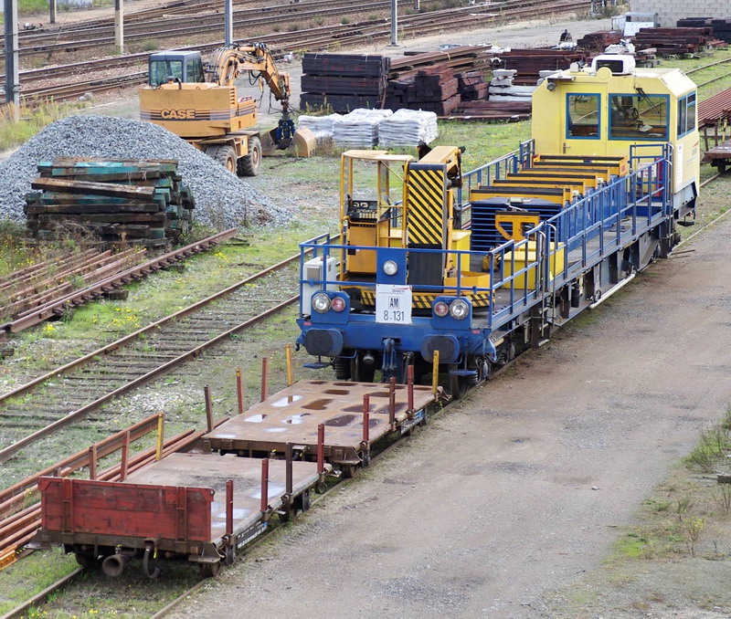 99 87 9 185 421-4 (2013-10-20 gare de Tergnier) DU 84 B 8-131 SNCF-AM (4).jpg