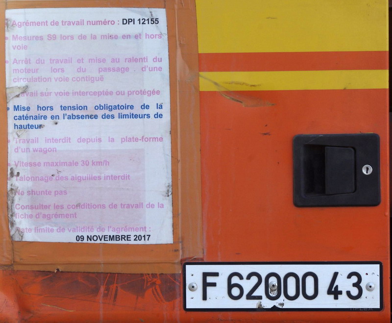 CASE 788 Plus Compact (2015-10-30 gare de Tergnier) Colas Rail F 62000 43 (4).jpg