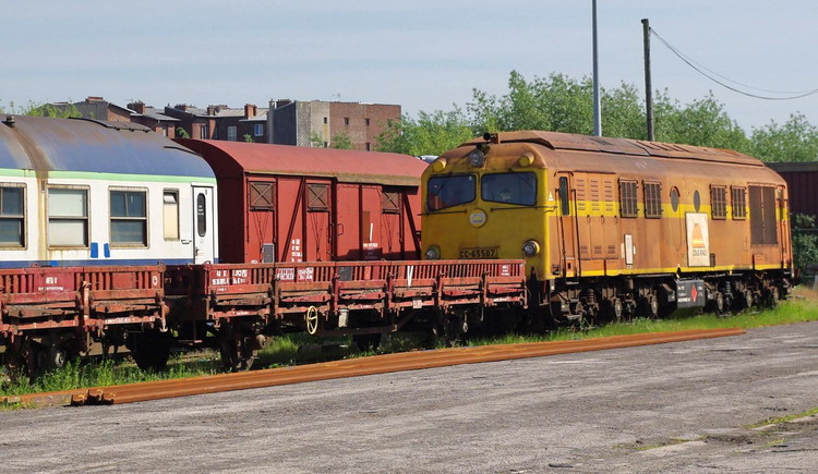 99 87 9 481 510-5 (2012-05-27 Cour de la gare de St Quentin) 65507 Colas Rail (5).jpg