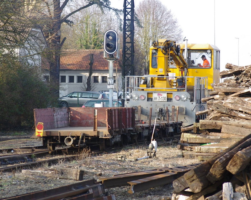 99 87 9 285 230-8 (2013-03-20 gare de Tergnier 02) DU 84 C AM 7.130 (19).jpg