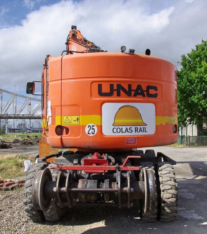 UNAC 22 TRR (2016-06-27 gare de Tergnier) Colas Rail D 1002196 (12).jpg