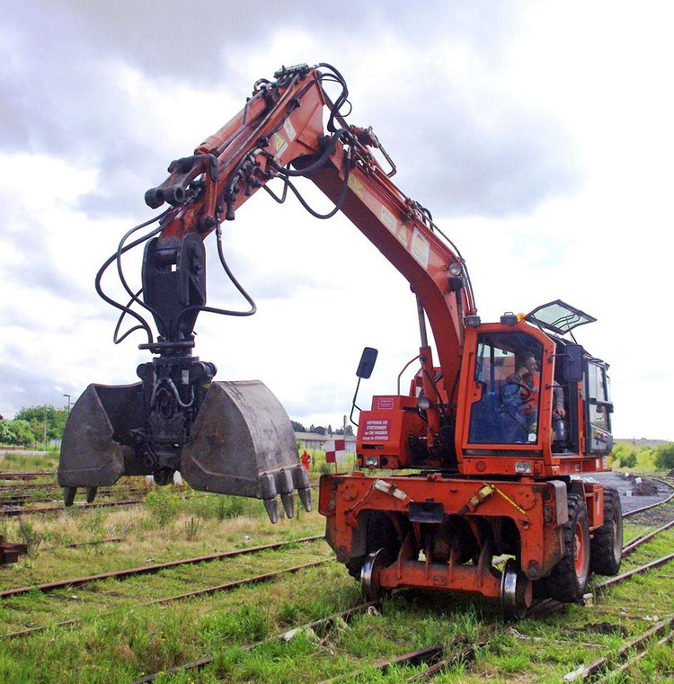 CASE 788 PRR (2016-07-04 gare de Chaulnes 80) Colas Rail F 6200043 (23).jpg