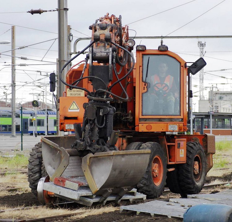 CASE 788 PRR (2016-07-01 gare de Tergnier) Colas Rail F 6200033 (25).jpg