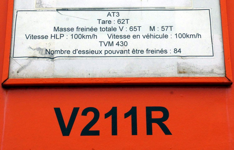 99 87 9 182 543-9 (2016-08-08 gare de Chaulnes) Colas Rail V211R  (13).jpg