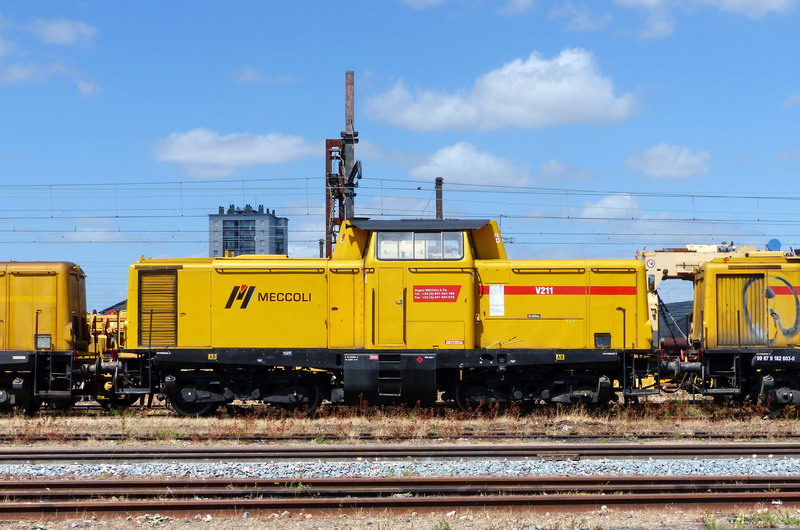 (15) 99 87 9 182 534-7  V211.jpg