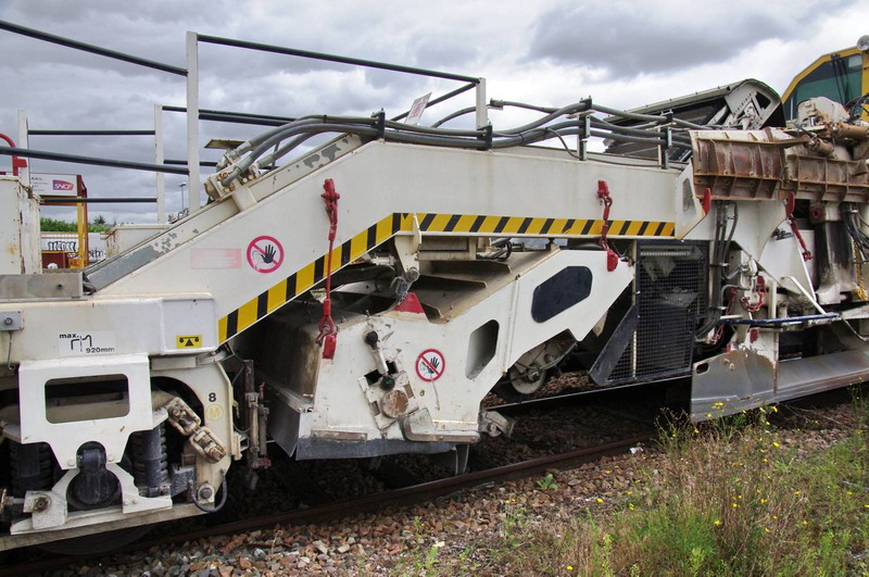 99 87 9 125 521-4 Type SSP 230 T Dynamic (2016-08-20 gare de Chaulnes) Eiffage-Pichenot Bouillé (5).jpg