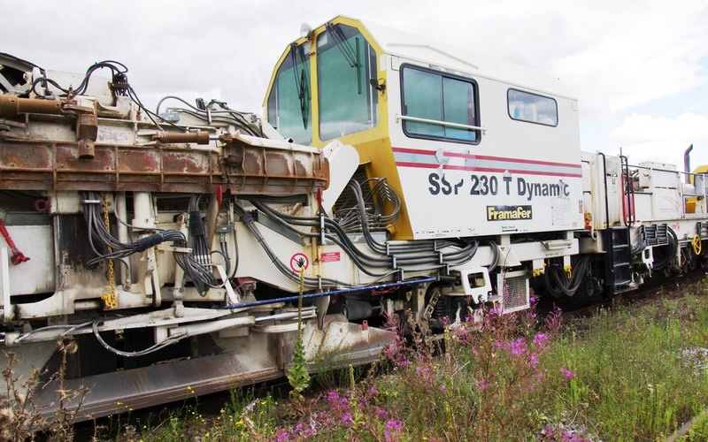 99 87 9 125 521-4 Type SSP 230 T Dynamic (2016-08-20 gare de Chaulnes) Eiffage-Pichenot Bouillé (9).jpg