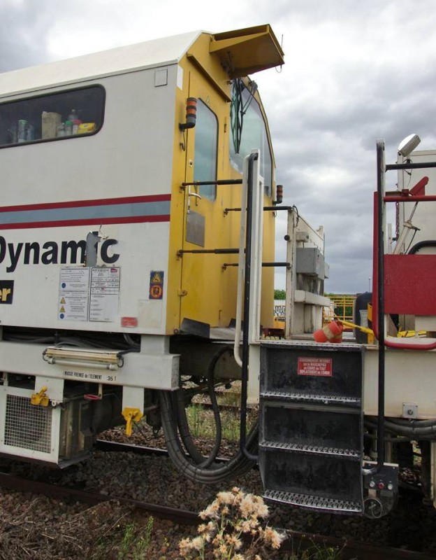 99 87 9 125 521-4 Type SSP 230 T Dynamic (2016-08-20 gare de Chaulnes) Eiffage-Pichenot Bouillé (15).jpg