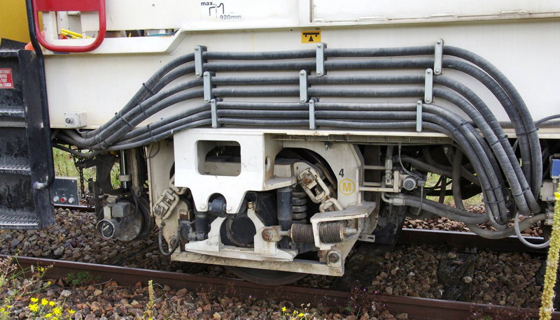 99 87 9 125 521-4 Type SSP 230 T Dynamic (2016-08-20 gare de Chaulnes) Eiffage-Pichenot Bouillé (20).jpg