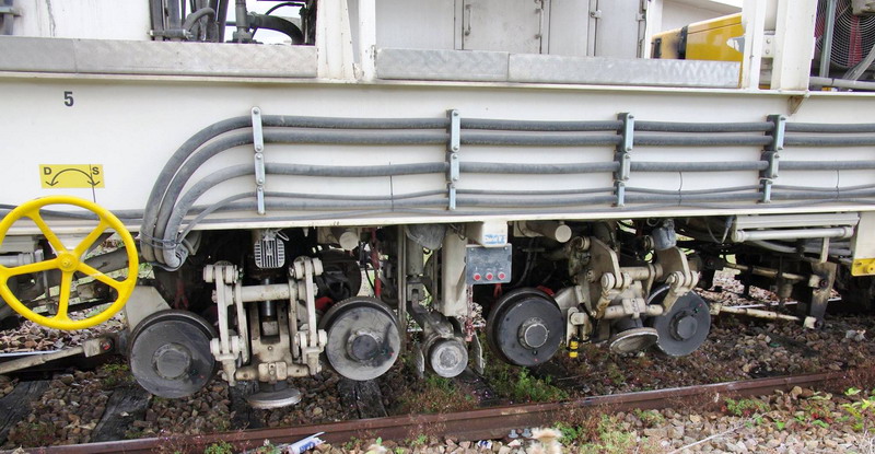 99 87 9 125 521-4 Type SSP 230 T Dynamic (2016-08-20 gare de Chaulnes) Eiffage-Pichenot Bouillé (22).jpg