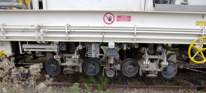 99 87 9 125 521-4 Type SSP 230 T Dynamic (2016-08-20 gare de Chaulnes) Eiffage-Pichenot Bouillé (34).jpg