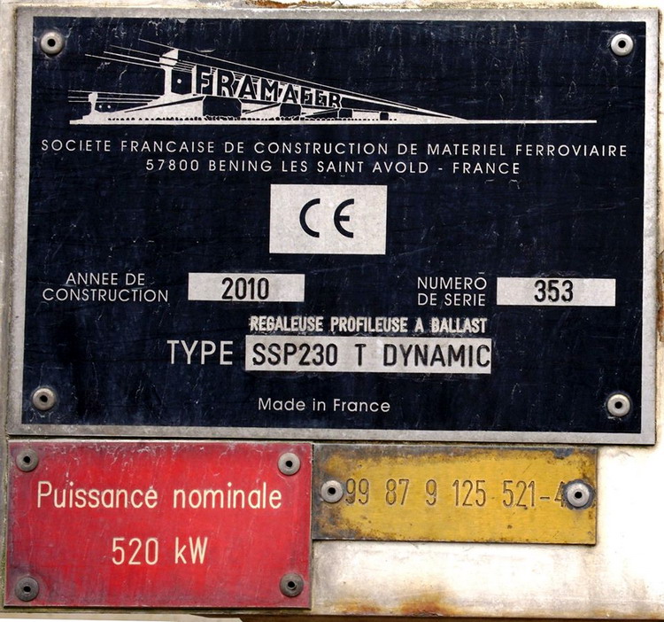 99 87 9 125 521-4 Type SSP 230 T Dynamic (2016-08-20 gare de Chaulnes) Eiffage-Pichenot Bouillé (41).jpg
