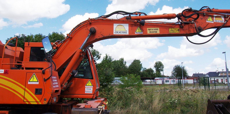 CASE 788 Plus Compact (2016-08-20 gare de Rosières en Santerre) Colas Rail F 6200043 (20).jpg