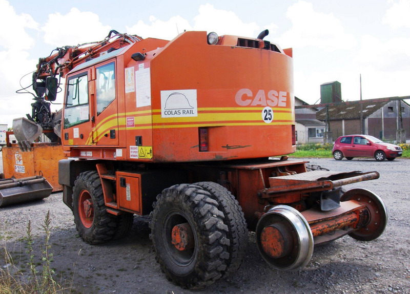 CASE 788 Plus Compact (2016-08-20 gare de Rosières en Santerre) Colas Rail F 6200043 (19).jpg