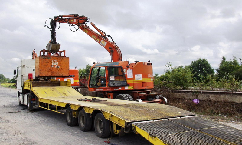 CASE 788 Plus Compact (2016-08-29 gare de Ham) Colas Rail F 6200043 (6).jpg