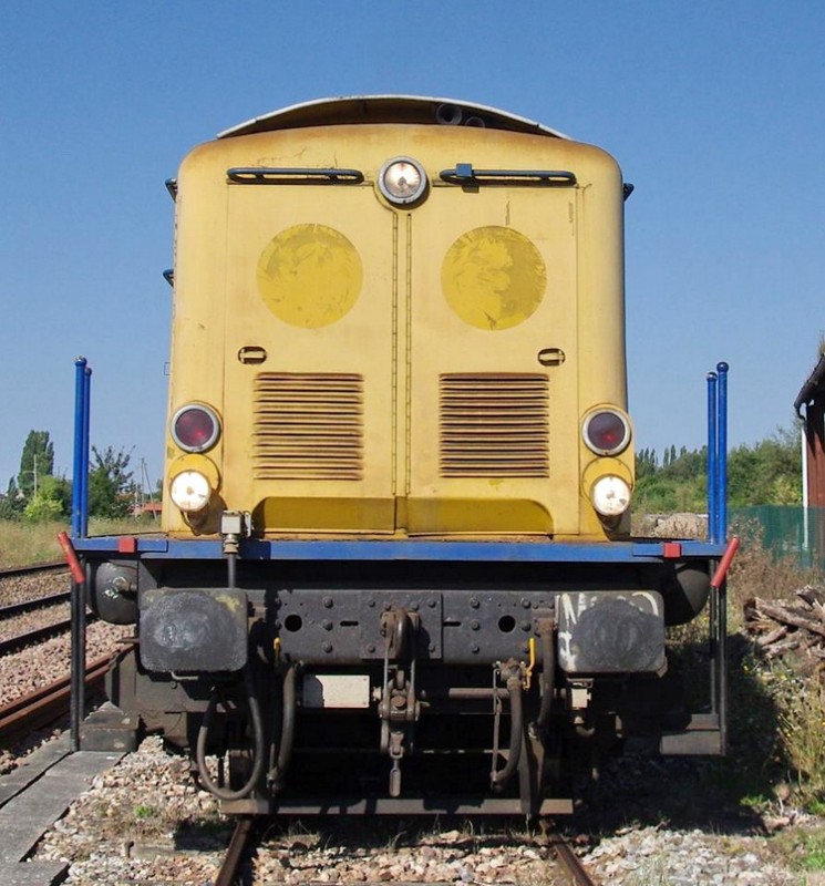 99 87 9 182 558-6 (2016-09-14 gare de Chaulnes) V211 TSO n°182 558 (1).jpg