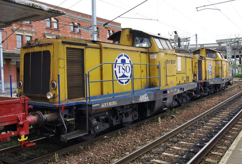 99 87 9 182 573-5 V211 n°182 573 TSO (2013-05-14 gare de Saint Quentin) (5) + 182 610.jpg