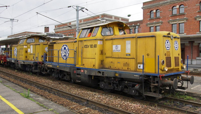 99 87 9 182 610-5 (2013-05-14 gare de Saint Quentin) + V211 182 573 TSO (1).jpg