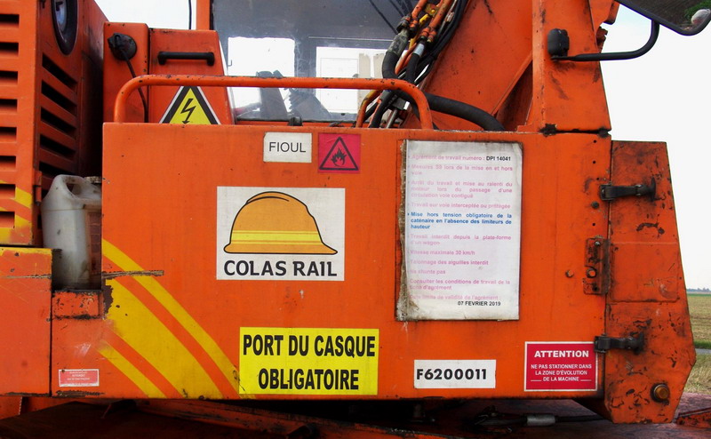 CASE 688 P (2016-09-18 PK 55,9 Hameau de Canisy - Hombleux 80) Colas Rail F 6200011 (20).jpg
