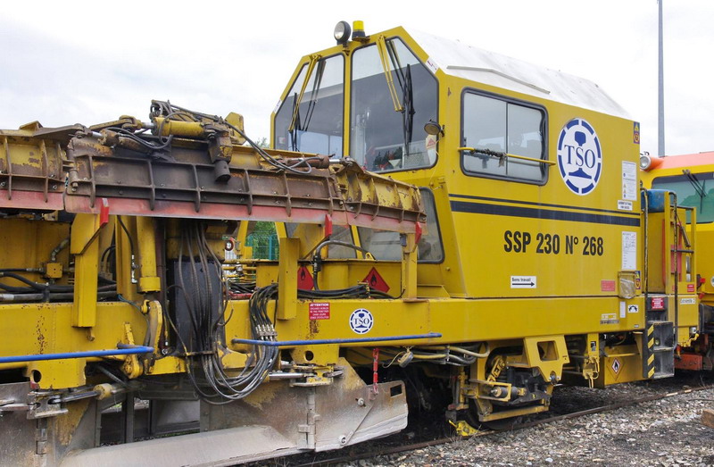 99 87 9 125 517-2 (2013-05-22 gare de Saint Quentin) SSP 230 n°268 TSO (12).jpg