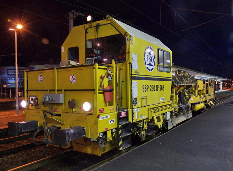 99 87 9 125 517-2 (2013-05-24 gare de Saint Quentin) SSP 230 n°268 TSO (2).jpg