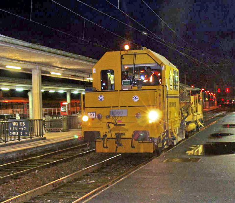 99 87 9 125 517-2 (2013-05-24 gare de Saint Quentin) SSP 230 n°268 TSO (1).jpg