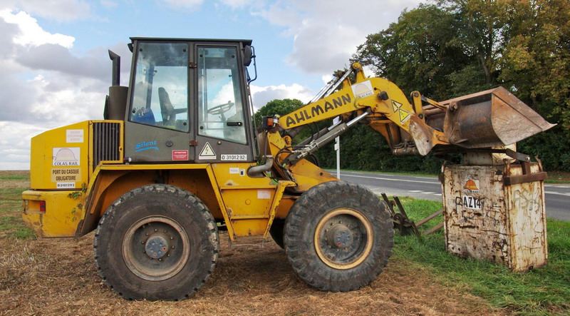 Ahlmann AS 14 (2016-10-01 Villers-Bretonneux) Colas Rail D3101292 (1).jpg