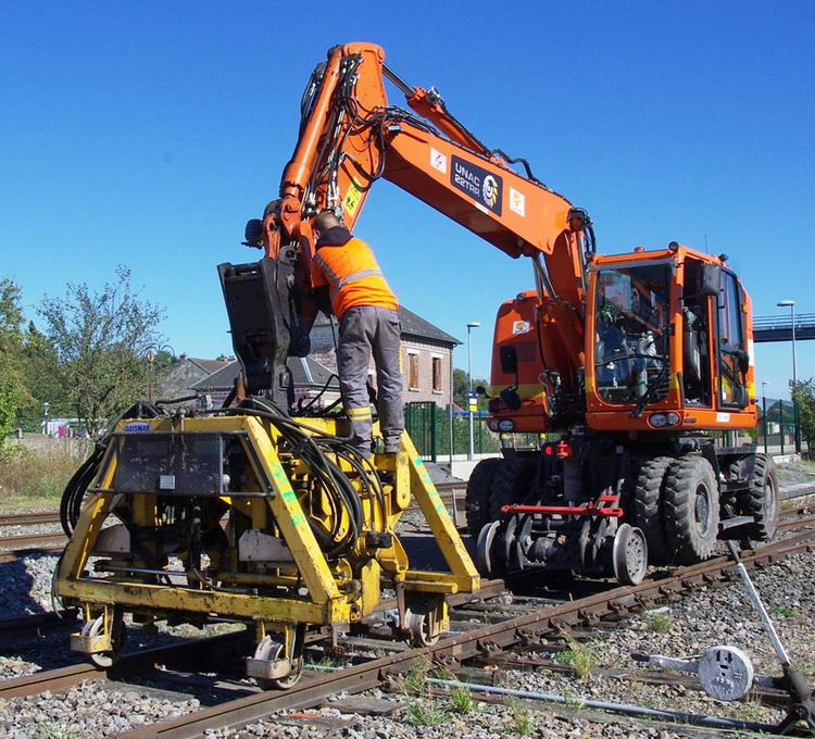 Geismar Caleuse MB8 AC (2016-10-03 Eppeville PN n°38) Colas Rail n°520 (7).jpg