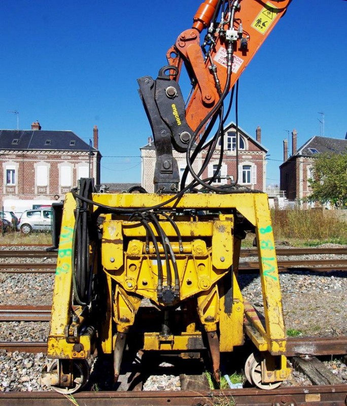 Geismar Caleuse MB8 AC (2016-10-03 Eppeville PN n°38) Colas Rail n°520 (6).jpg