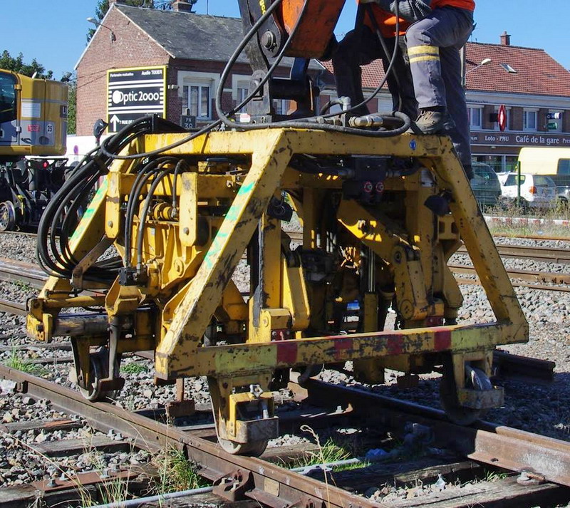 Geismar Caleuse MB8 AC (2016-10-03 Eppeville PN n°38) Colas Rail n°520 (4).jpg