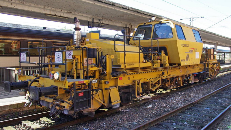 99 87 9 128 055-0  Combi 20 n°20005 (2016-09-27 Saint Quentin) SNCF-AM ex 9.353 (4).jpg