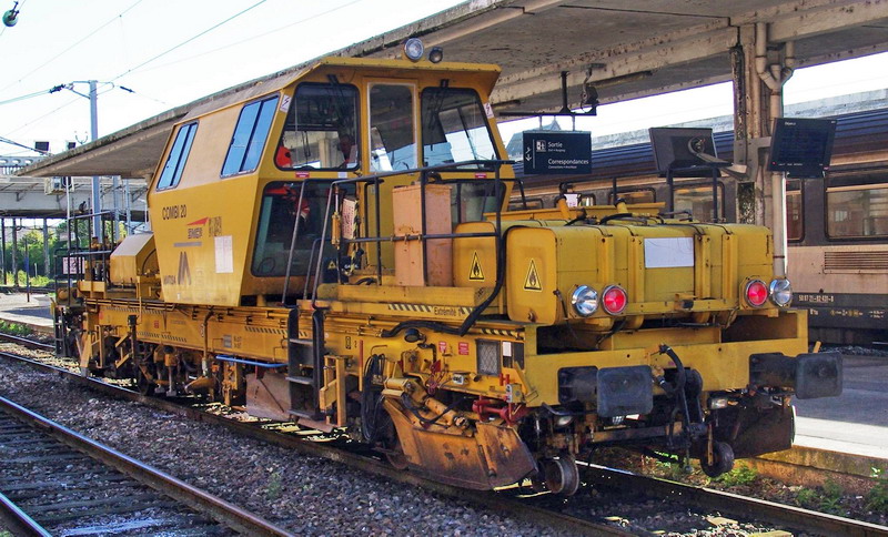 99 87 9 128 055-0  Combi 20 n°20005 (2016-09-27 Saint Quentin) SNCF-AM ex 9.353 (2).jpg