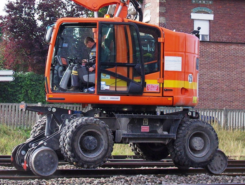 UNAC 22 TRR UP 2 (2016-10-10 Eppeville PN 38) Colas Rail D 1003087) (5).jpg