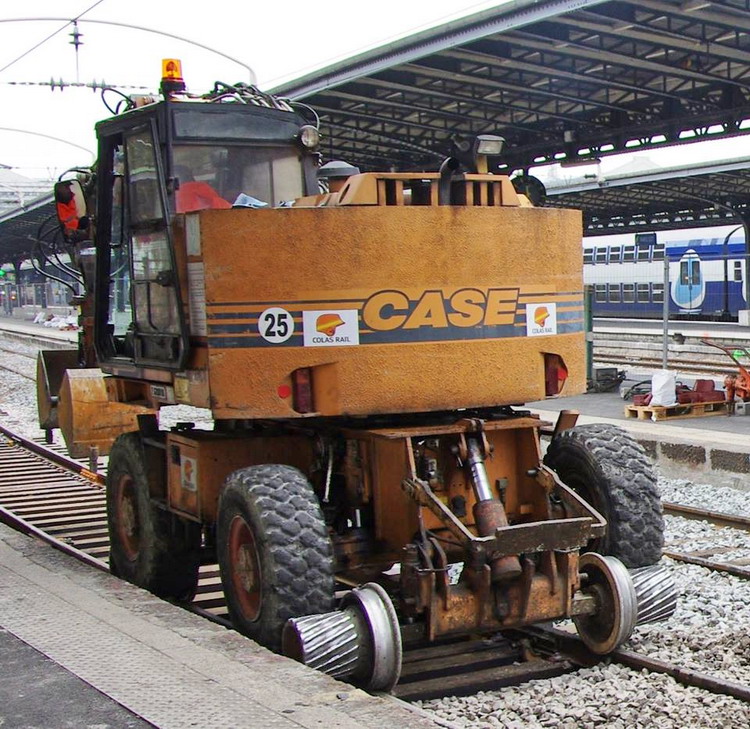 CASE 788 PRR (2016-10-26 Gare Paris Est) Colas Rail F 6200018 (7).jpg