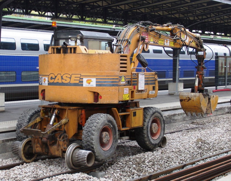 CASE 788 PRR (2016-10-26 Gare Paris Est) Colas Rail F 6200018 (6).jpg