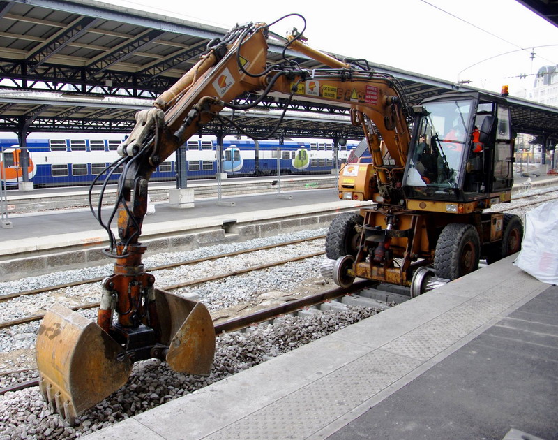 CASE 788 PRR (2016-10-26 Gare Paris Est) Colas Rail F 6200018 (12).jpg